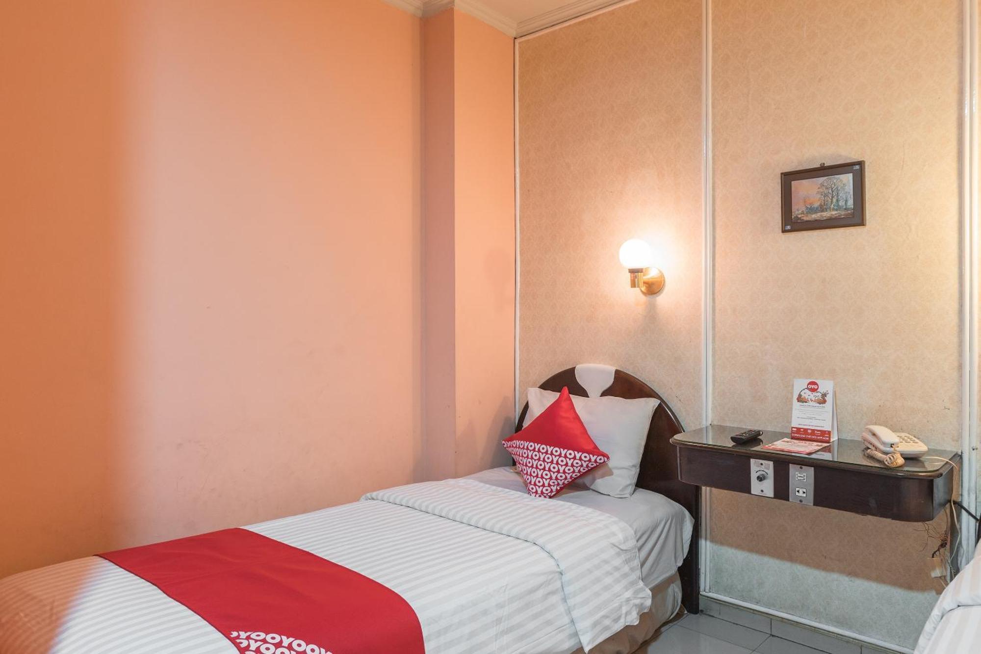 Oyo 671 Hotel Capitol ジャカルタ エクステリア 写真