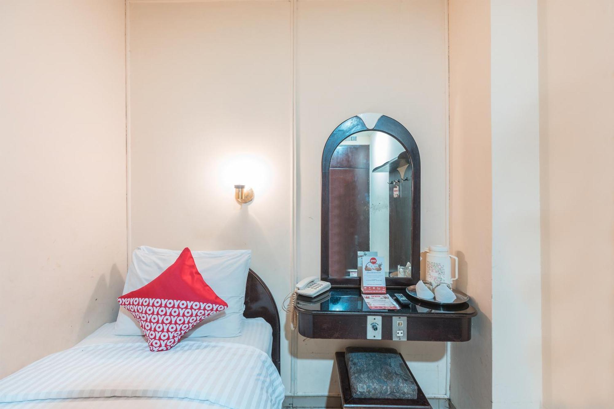 Oyo 671 Hotel Capitol ジャカルタ エクステリア 写真