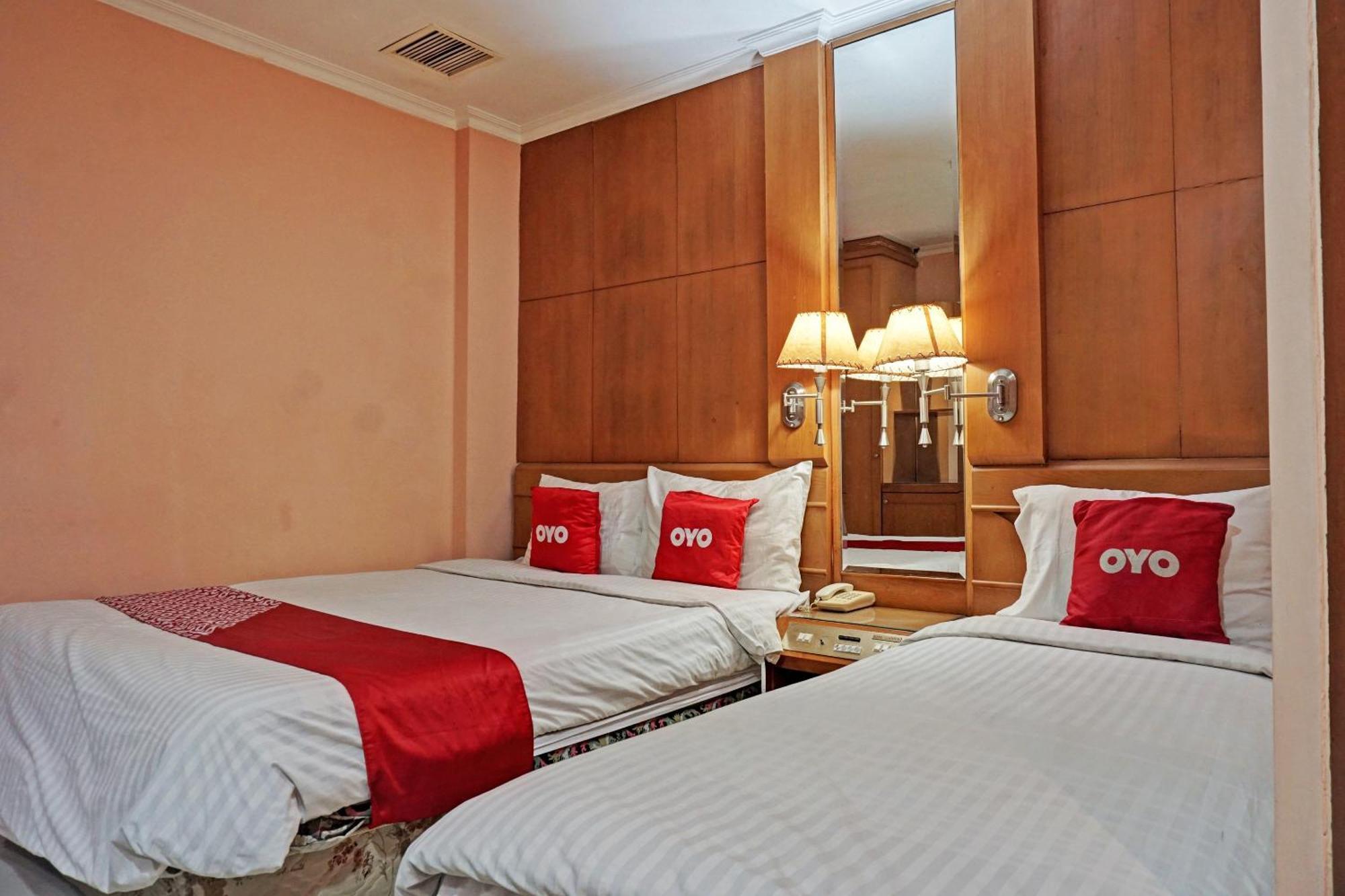 Oyo 671 Hotel Capitol ジャカルタ エクステリア 写真